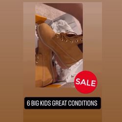 SHOES STILL LOOK BRAND NEW $40.00