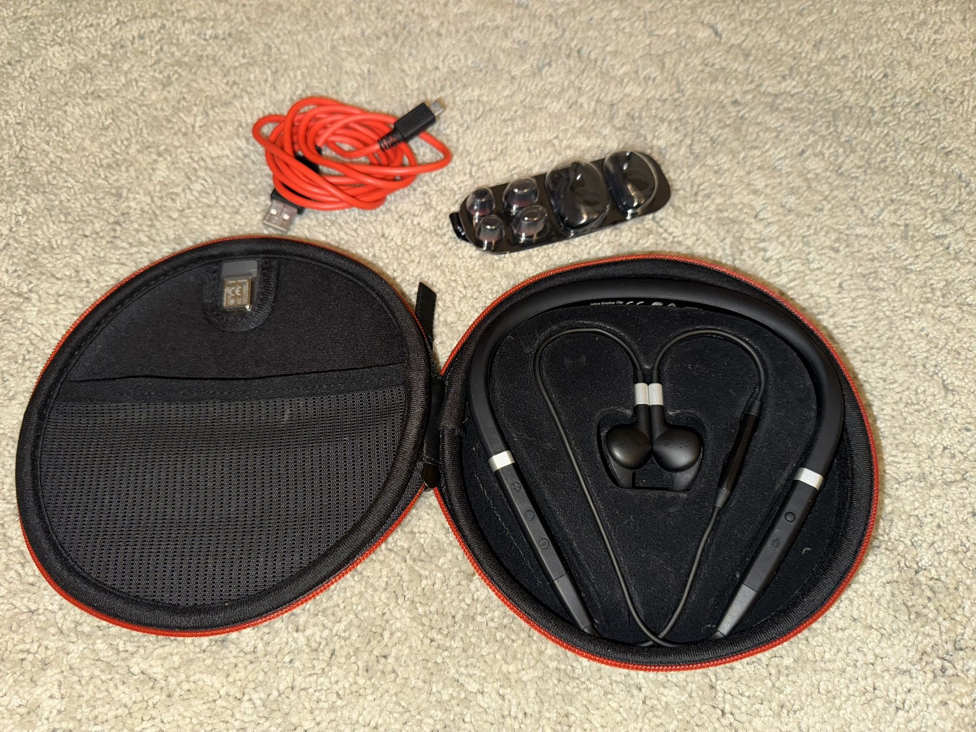 LAST CHANCE!! Jabra Evolve 75e UC for sale. Selling this AMAZING headset for $10 (originally $176.99) OBO!