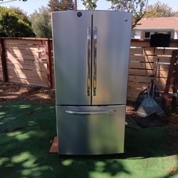 Gr Refrigerator excellent working caddition six fifty best offer pick up only