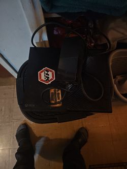 Xbox 1 With Cords , Works 