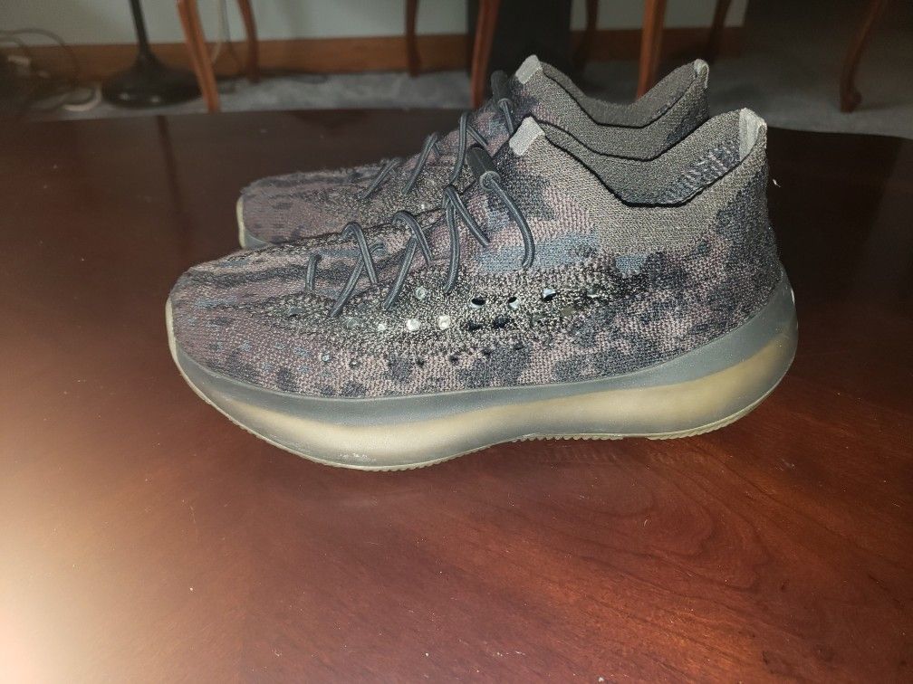 Kids Size 4 Yeezy Boost 380 In Excellent Condition
