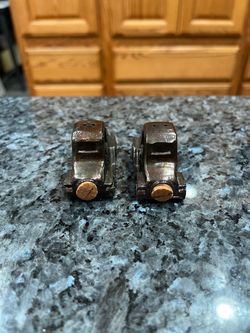 Vintage Pair of Salt And Pepper Shakers Metal Cars Made in Japan .  Size approximately 1 1/4 inches tall, 2 1/2 inches long and 1 inch wide.  Preowned