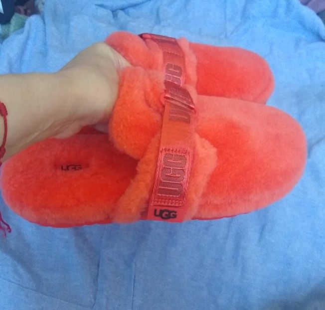 BRAND NEW UGG (NEW SEASON) FLUFF SHEEPSKIN SLEEPERS