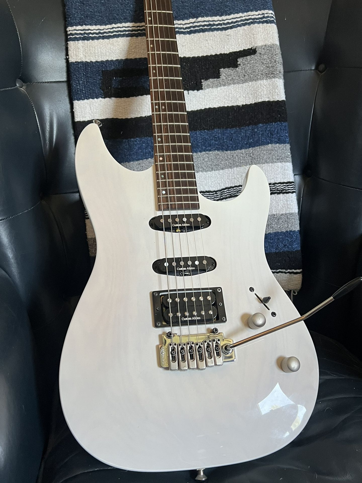 2007 Laguna LE300 Electric Guitar Transparent White with Coil Split