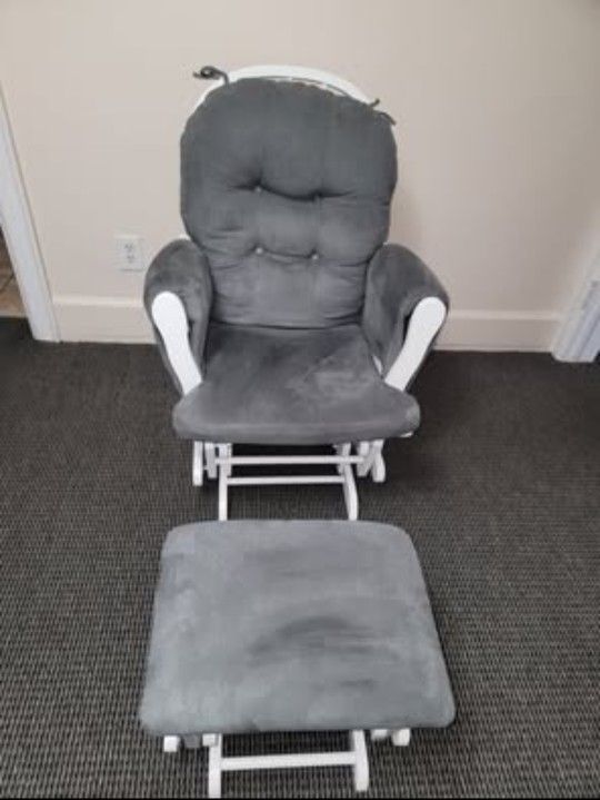 Storkcraft Hoop Glider Nursery Rocking Chair and Ottoman