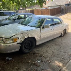 2002 Lincoln Town Car 