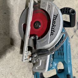 Makita 18V X2 LXT Lithium-lon (36V) Brushless Cordless Rear Handle 7- 1/4 in. Circular Saw (Tool-Only)