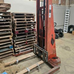 Presto Pallet Stacker Forklift