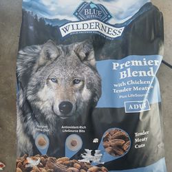 Blue Buffalo Wilderness Premier Blend W/ Chicken And Tender Meaty Cuts 24lb