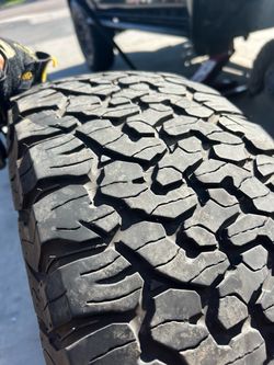 285 70 r17 BFG ko2 40-50% tread left
