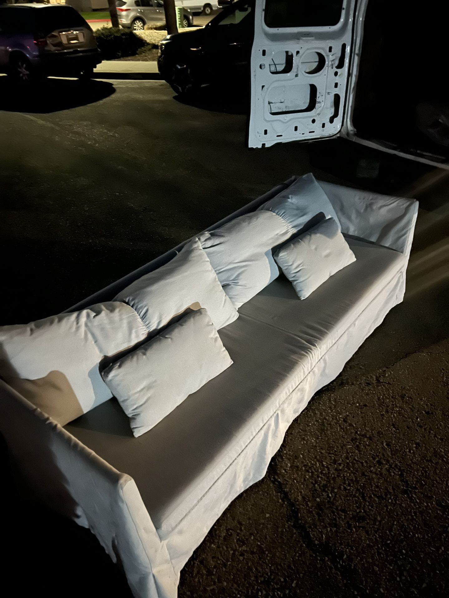 Couch in perfect condition $100 w/delivery and setup included.