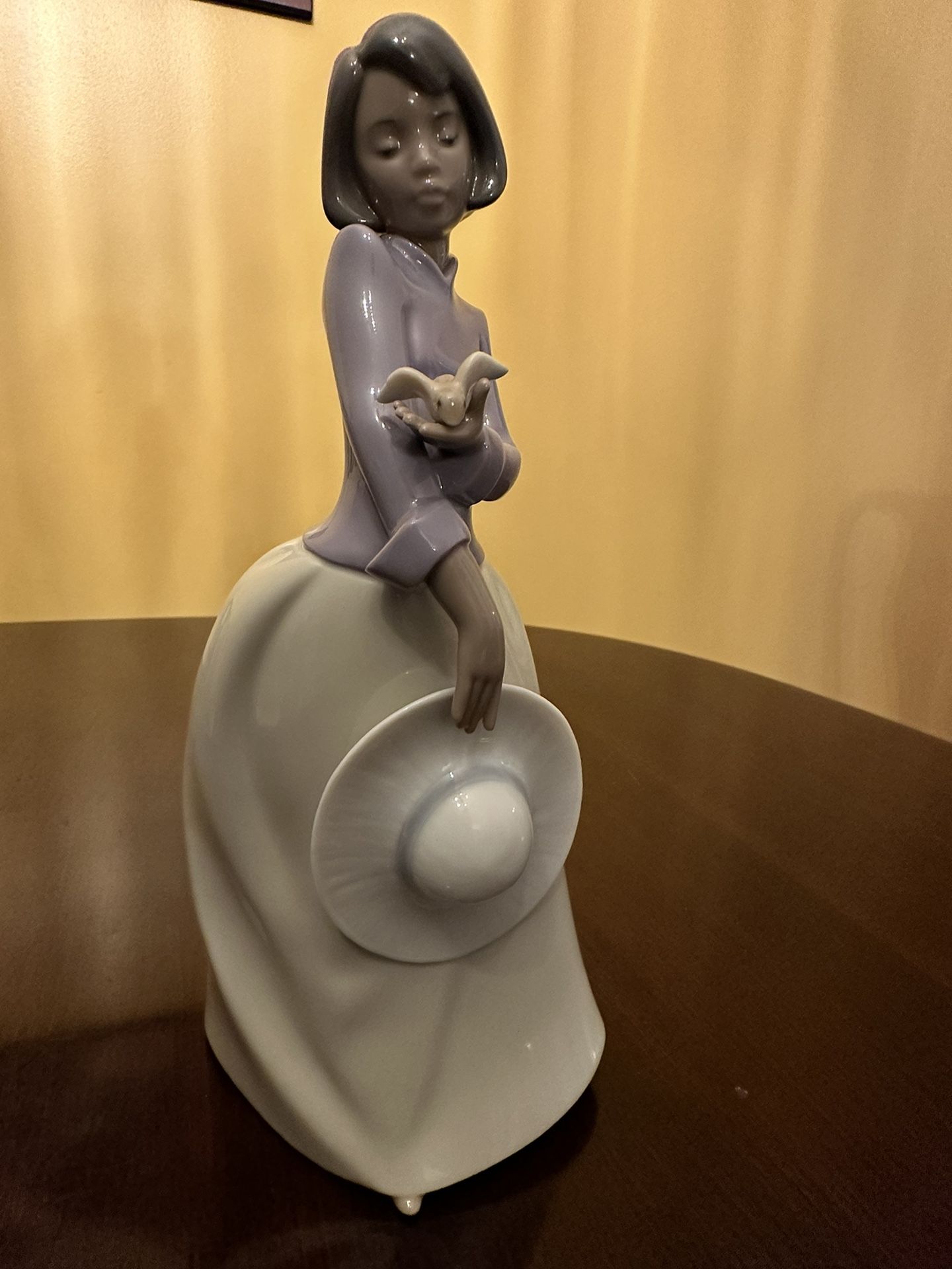 Lladro Figurine - Young Girl with Sun Hat and Bird