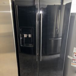 Black Samsung Refrigerator And Freezer