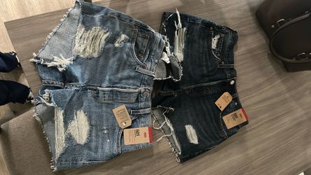 Size 29 (size 8/10) Women’s Levi shorts 501