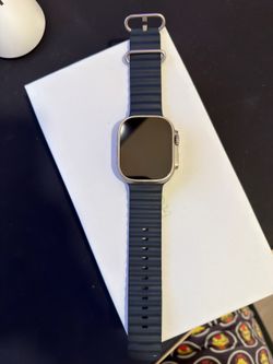 Apple Watch Ultra 49mm Titanium (1st Gen) – Excellent Condition – No Scratches
