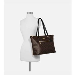 Coach Gallery Tote Signature Canvas