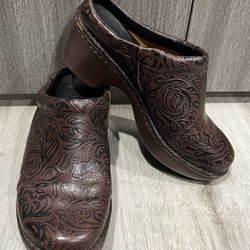 Women’s Ariat Brown Tooled Leather Clogs/ Mules Size 6.5