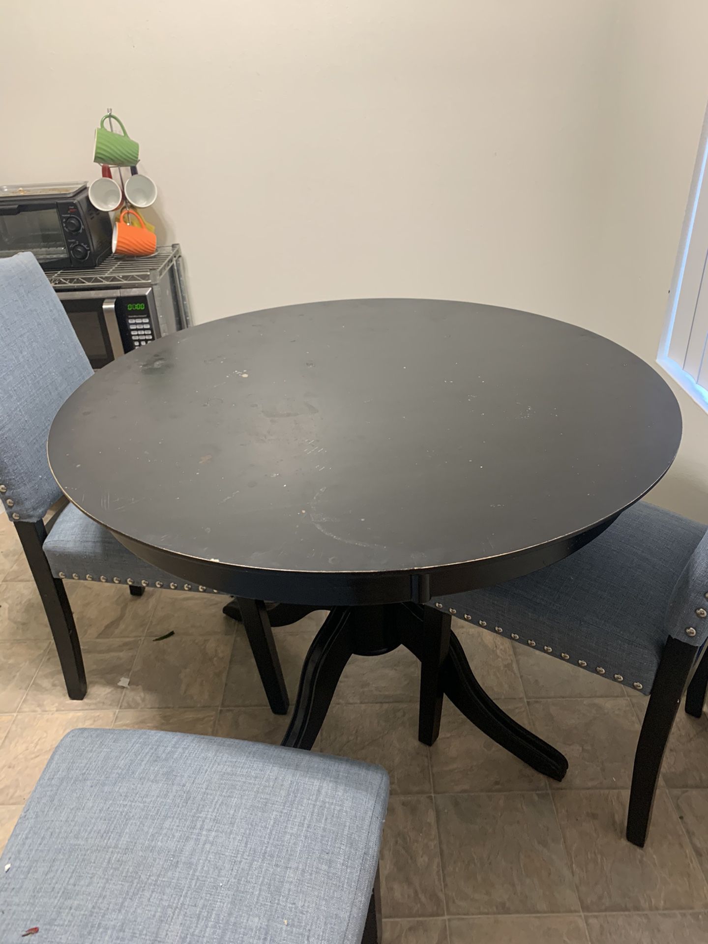 Round dining table & chairs