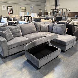 Sectional sofa with Free ottoman