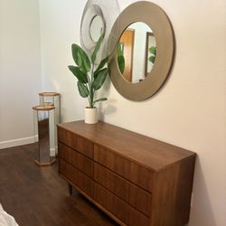 MC Modern Dresser