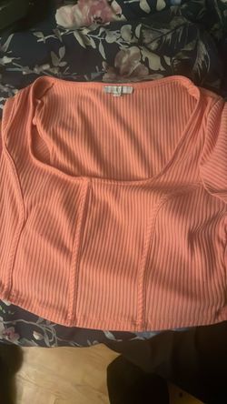 Selling clothes for $25 size L