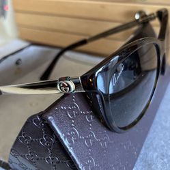 Gucci Classic Sunglasses. With Case. 100% Authentic 