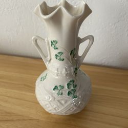 Belleek In Retrospect 2001 Shamrock Vase