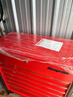 Snap-on 40-inch, 6-drawer flip-lid rolling tool cart in red
