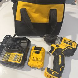 DEWALT XTREME 12-volt 3/8-in Keyless Brushless Cordless Drill with 1 battery, charger and bag 2024 