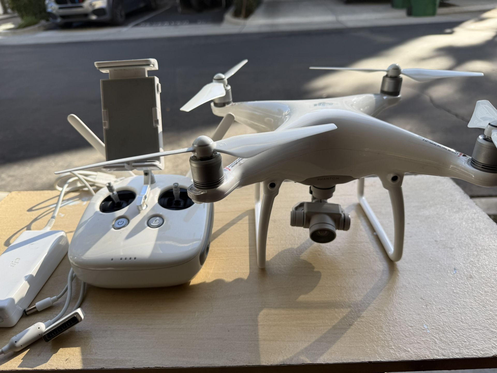 DJI  Phantom  4    Drone