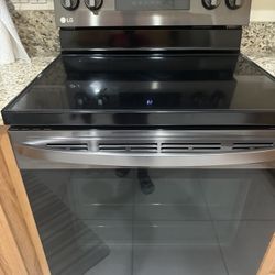 LG Electric Range – 30” (Like New / Super Clean)
