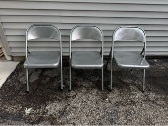 3 foldable chairs