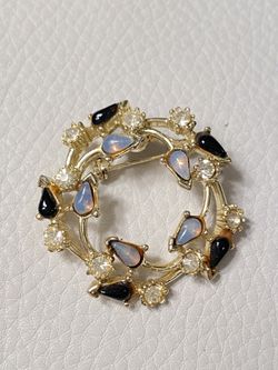 Crystal opal gold fashion vintage brooch