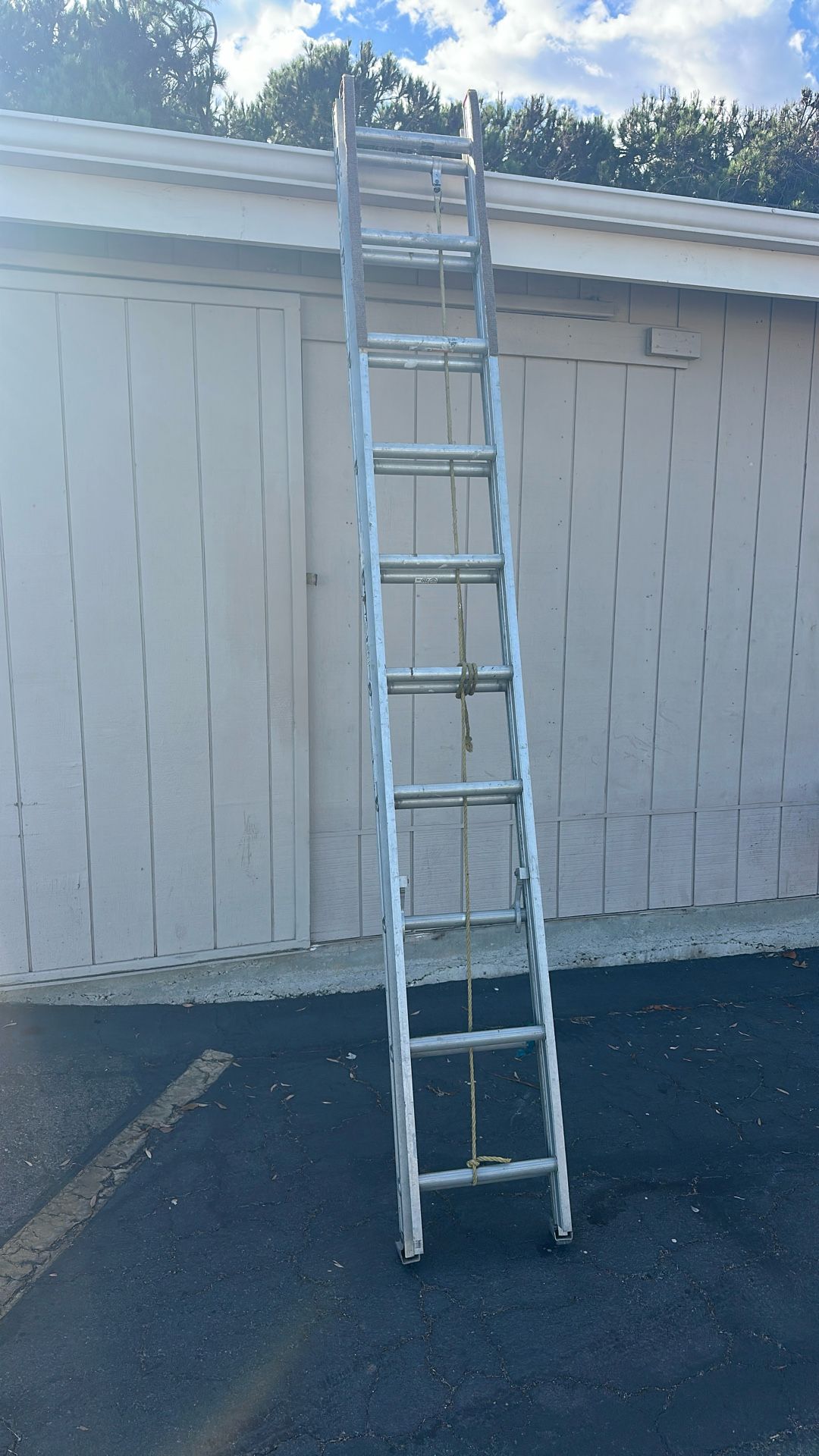 Aluminum ladder