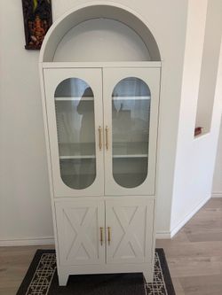Pantry cabinet