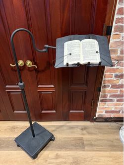 Levo BookHolder for hands-free reading