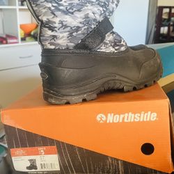 Kids Snow Boots Size 3 and 5 