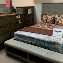 Queen bedroom Set (Bed w/ Dresser and Mirror)$10 down