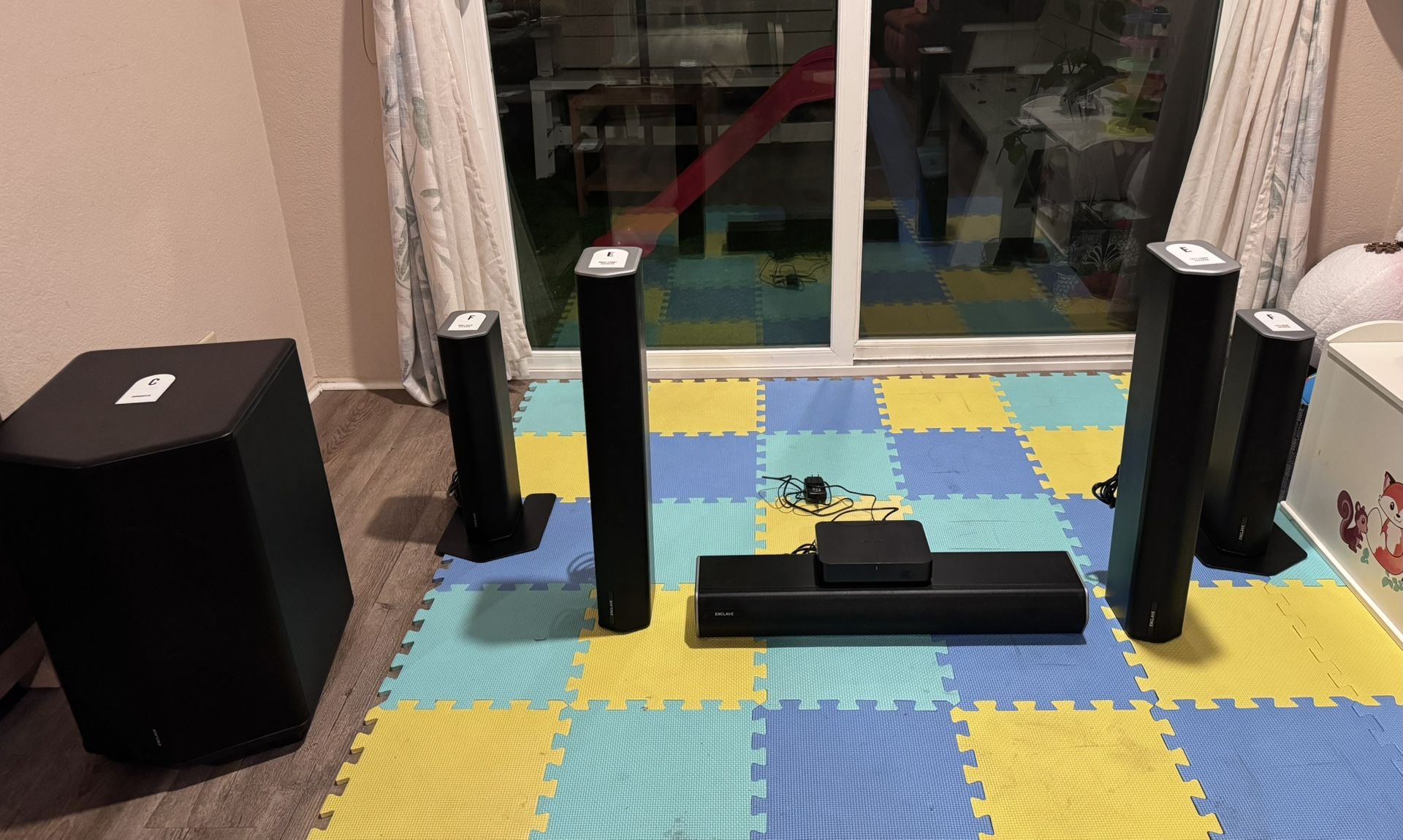 Enclave CineHome Pro 5.1 Wireless Home Theater System – Great Condition!
