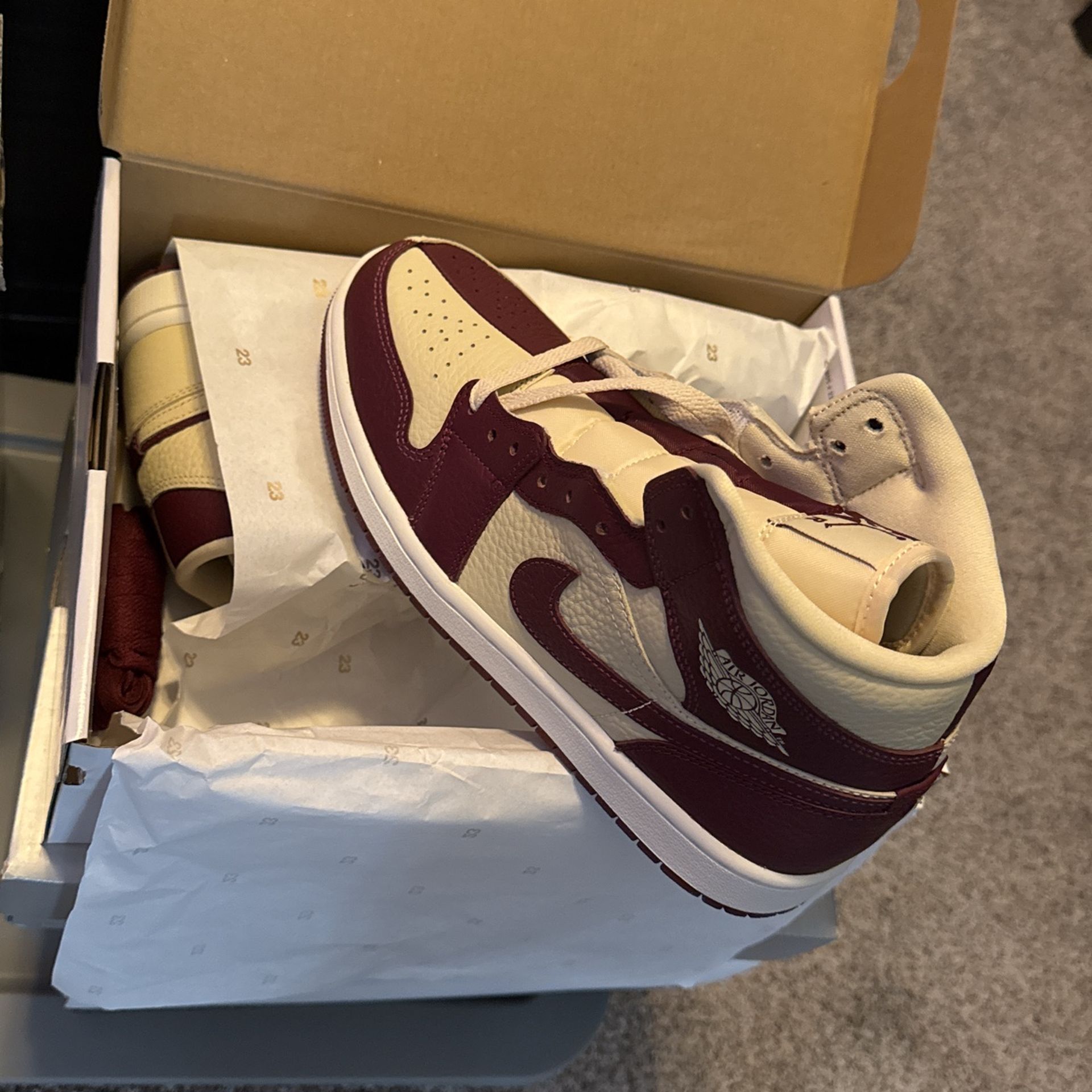 Retro 1 Jordan Size 9.5 Women