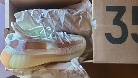 Yeezy 350 V2 Hyperspace size 6