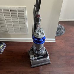 Dyson Max Vacuum Cleaner 