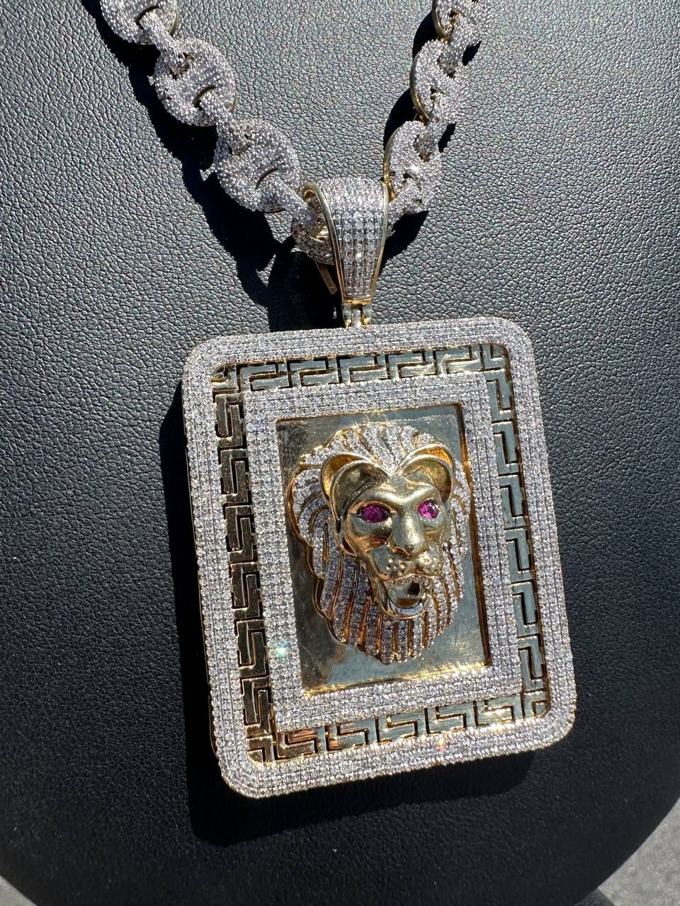 10k solid yellow gold Diamond iced out Gucci link chain with lion king pendant