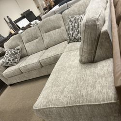  Beautiful Nice Cozy Sectional!