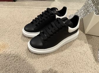 Alexander mcqueen size 8