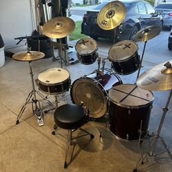 5 Piece Drums Set Pearl  with Xtra Cymbals Less Sound