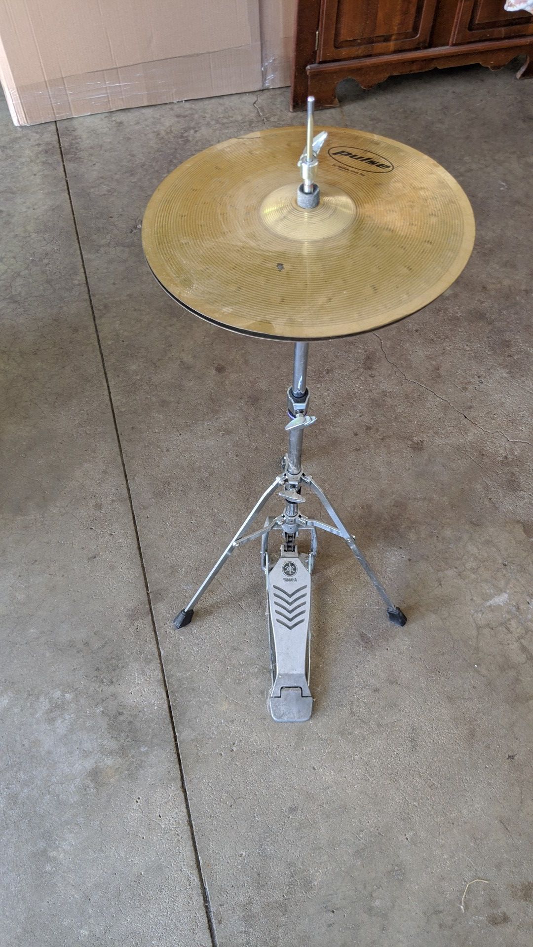 Yamaha hi hat with symbol