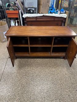 Entertainment cabinet