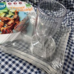 Seven Elegant Clear Plastic Square Plates 