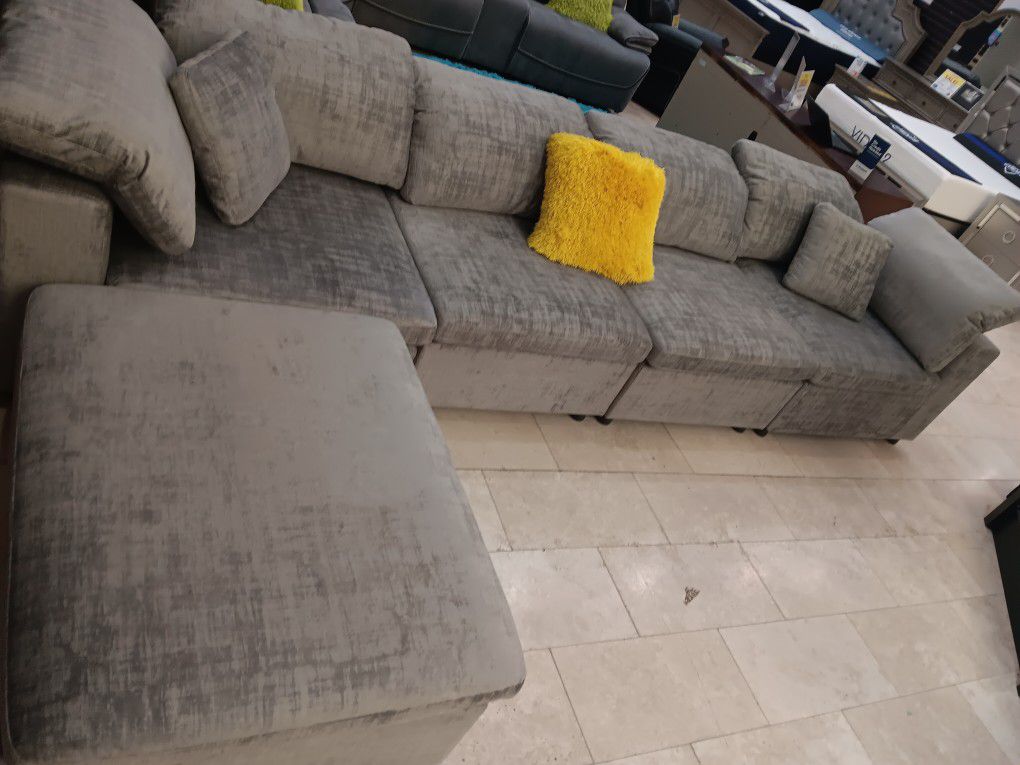 *Weekend Special*---Lima Adjustable Gray Fabric Sectional Sofa W/Ottoman---Delivery And Easy Financing Available👌
